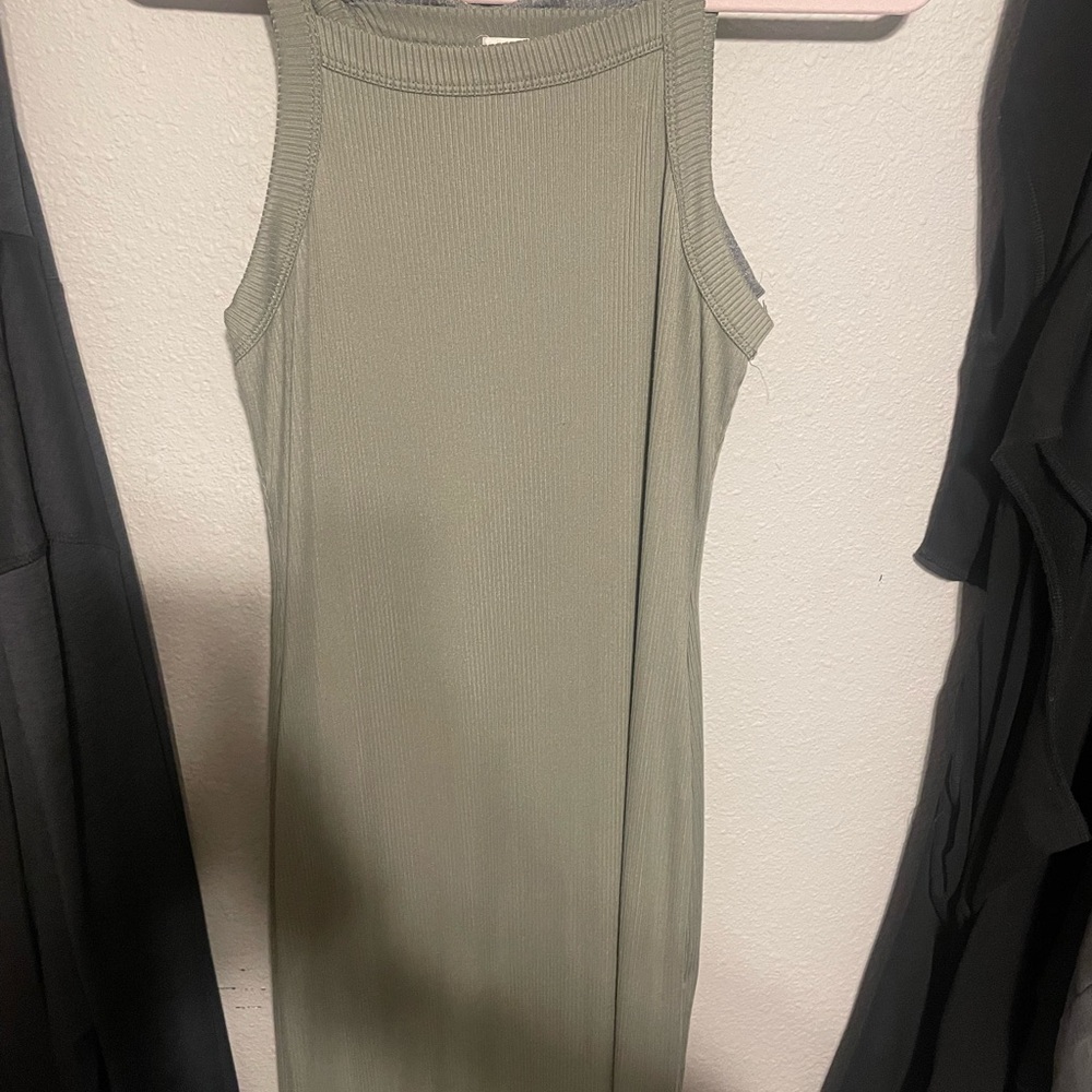 2 dresses different colors